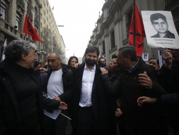 Presidente Boric tras disturbios en La Moneda: "Son también adversarios de la democracia"