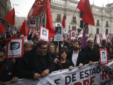 50 años del Golpe: Presidente Boric se sumó a tradicional romería hacia Cementerio General