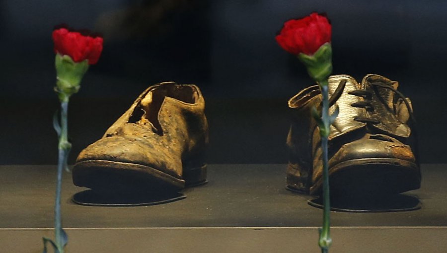 «El caminar de un demócrata»: Muestra a un costado de La Moneda exhibirá los zapatos que usó Salvador Allende el día del golpe