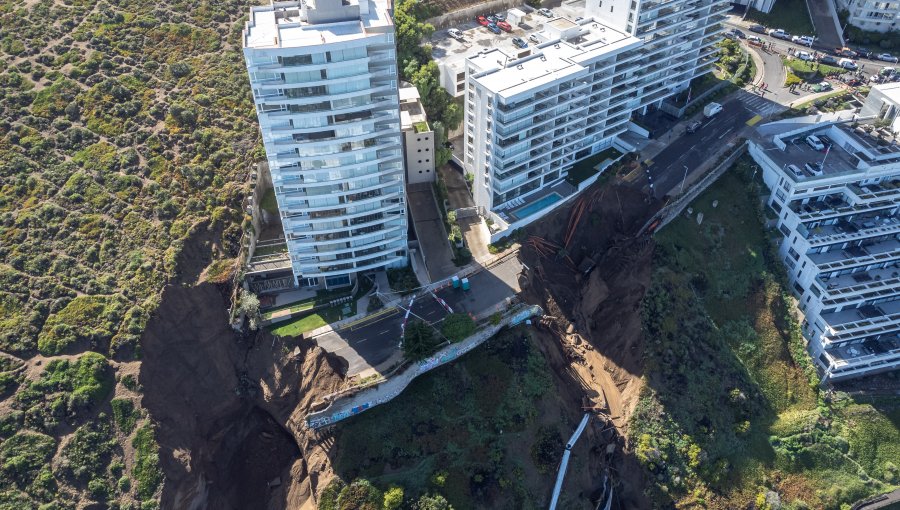 Instruyen a Dirección de Obras Municipales realizar informe de habitabilidad del edificio Miramar tras nuevo socavón entre Reñaca y Concón