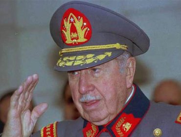 España retirará la Gran Cruz al Mérito Militar concedida a Augusto Pinochet en 1975