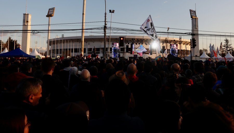 Más de 60 mil personas llegaron al frontis del Estadio Nacional para acto por los 50 años del golpe