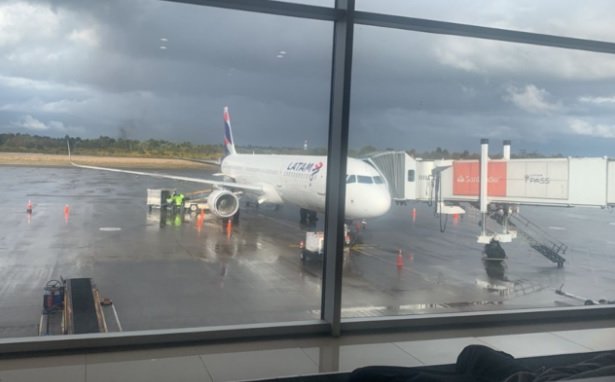 Avión con destino a Santiago fue evacuado de emergencia en Puerto Montt por presunto aviso de bomba