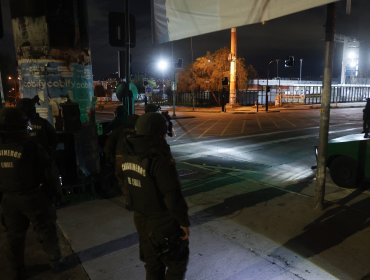 Mujer denuncia haber recibido un disparo de carabineros en el ojo mientras miraba una barricada en la población La Victoria