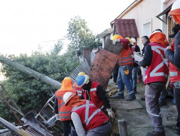 Deslizamientos de tierra movilizaron a equipos de emergencia a los cerros Ramaditas y Cordillera de Valparaíso