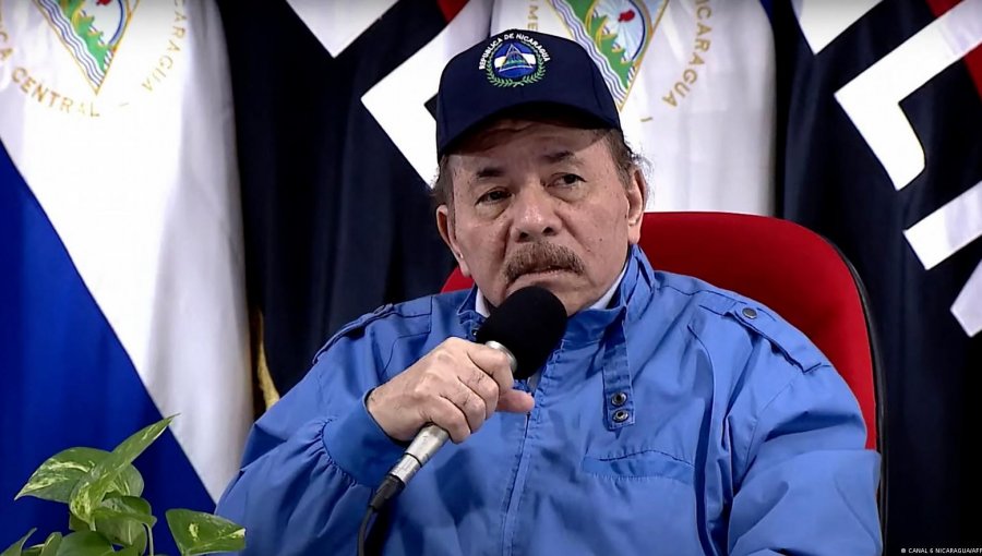 Presidente de Nicaragua reiteró sus duras críticas a Carabineros y afirmó que "Chile no es una democracia"