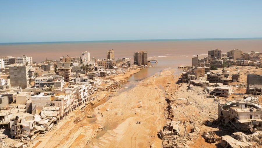 Cifra de muertos por las devastadoras inundaciones en Derna podría ascender a 20.000