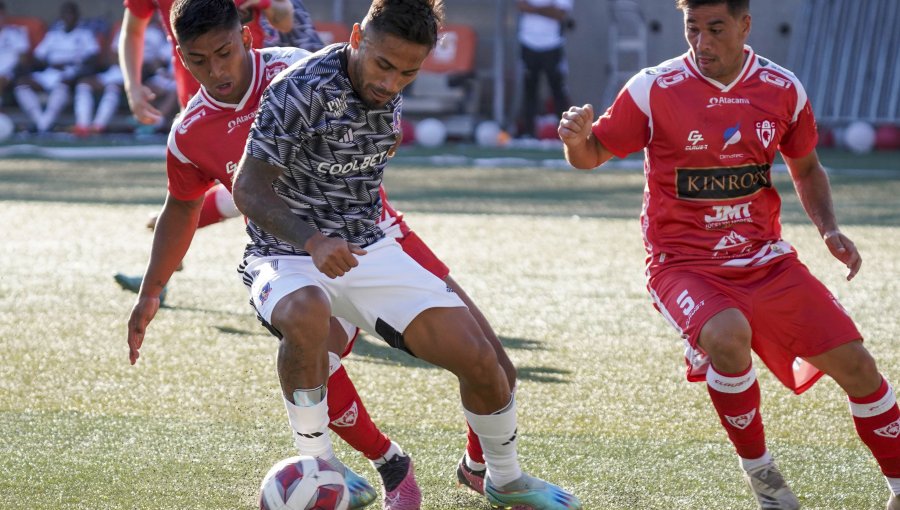 Colo-Colo recibe a Copiapó en duelo clave para seguir con la ilusión de alcanzar al líder