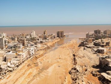 Cifra de muertos por las devastadoras inundaciones en Derna podría ascender a 20.000