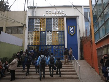 Justicia da luz verde al Colegio Salesiano de Valparaíso para instalar criticados pórticos detectores de metales en su entrada