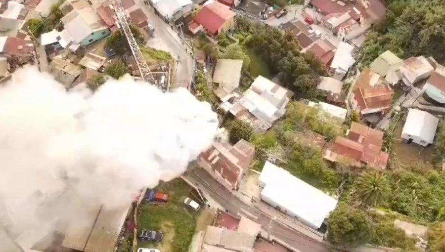 Hombre perdió la vida tras electrocutarse al retirar escombros de casa afectada por incendio en Valparaíso