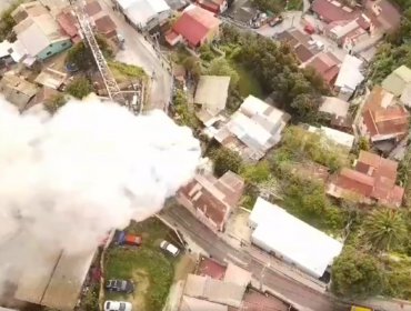 Hombre perdió la vida tras electrocutarse al retirar escombros de casa afectada por incendio en Valparaíso