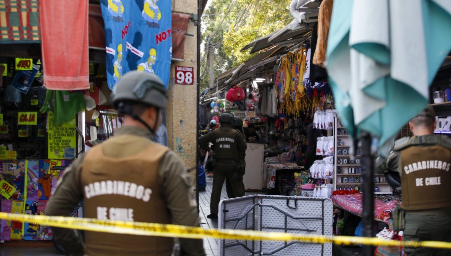 Riña entre comerciantes ambulantes en barrio Meiggs termina con un herido a bala y una carabinera golpeada