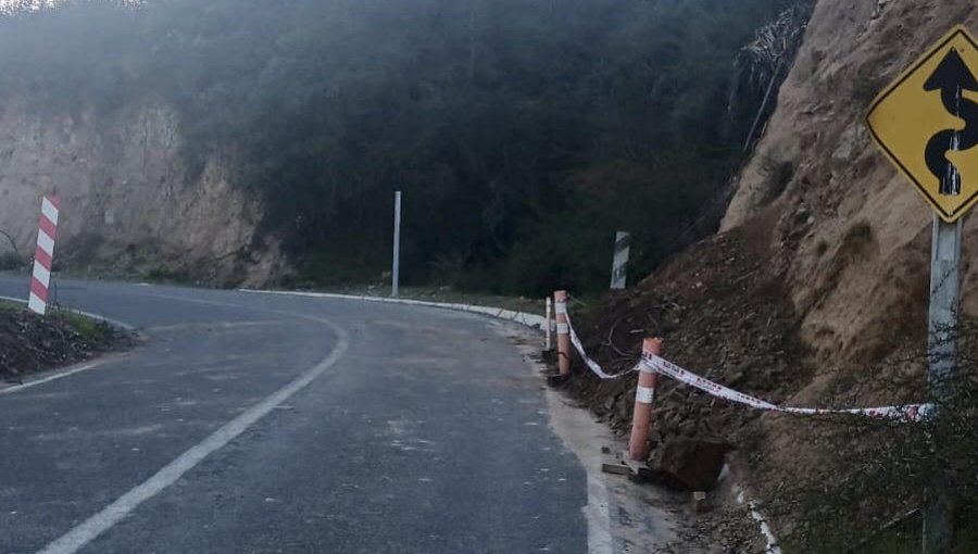 Reiteran llamado a camioneros a respetar restricciones tras deslizamientos en la cuesta Colliguay de Quilpué