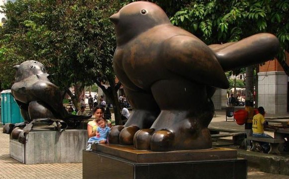La historia de la escultura de Botero destrozada por una bomba en Medellín que se convirtió en un símbolo de la paz