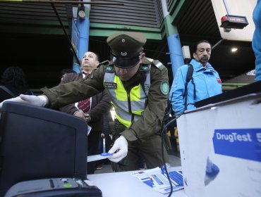 Fiscalización en terminal de buses de Santiago permite hallar marihuana y éxtasis en poder de un joven pasajero