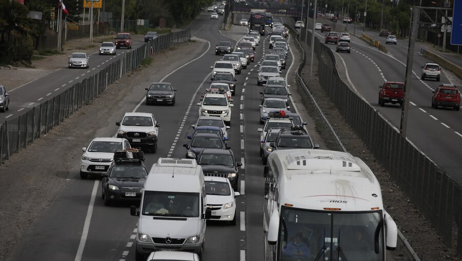 Primer balance por fin de semana largo de Fiestas Patrias: Dos fallecidos y menos autos que en 2022