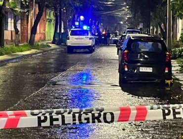 Hombre es asesinado a balazos al interior de su camioneta en barrio Yungay