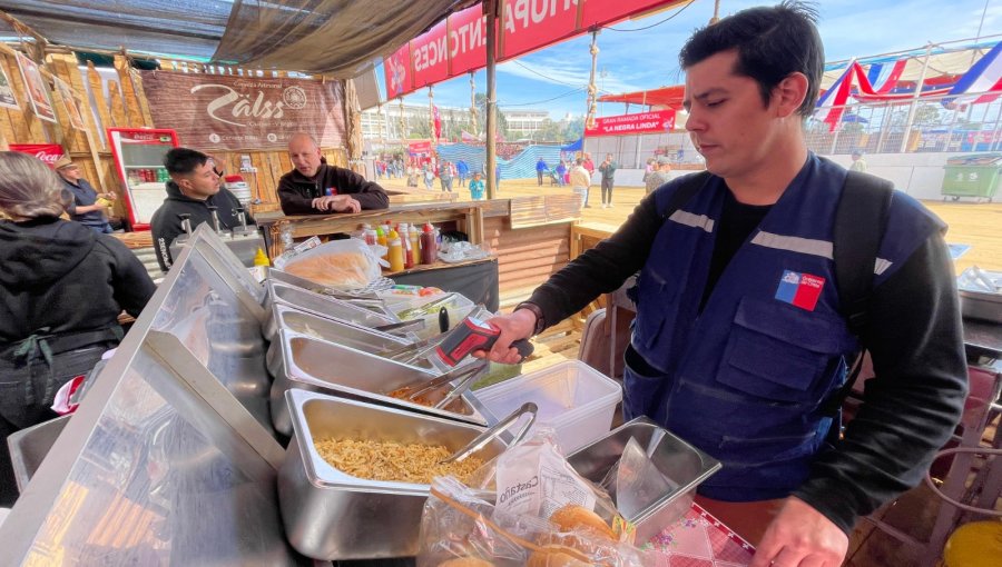 156 kilos de alimentos en mal estado fueron decomisados durante Fiestas Patrias en la región de Valparaíso: cursaron 32 sumarios