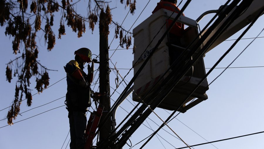 Muere trabajador que estuvo dos días grave tras caer de poste del tendido eléctrico que colapsó en El Tabo