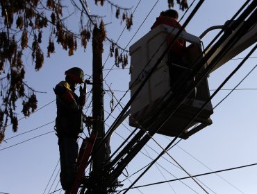 Muere trabajador que estuvo dos días grave tras caer de poste del tendido eléctrico que colapsó en El Tabo