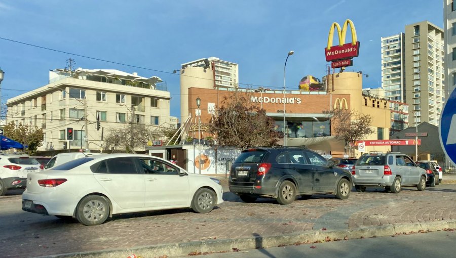 McDonald's de Reñaca y Viña del Mar en la mira: inician ofensiva contra el servicio de AutoMac y el caos vial que origina