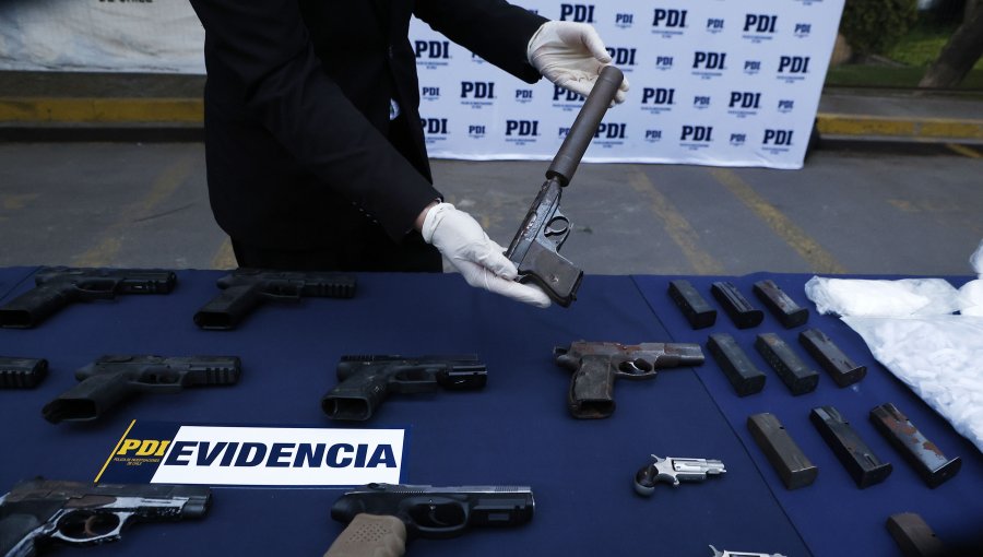 «Operación Blindados»: Operativo de la PDI deja 3 detenidos y la incautación de 15 armas que estaban ocultas bajo tierra