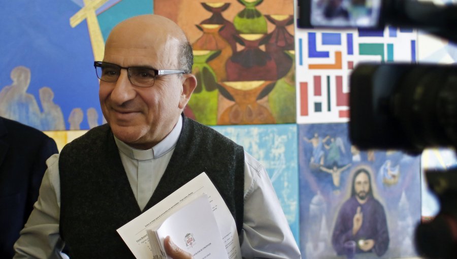 Arzobispo de Concepción valoró la norma que "protege la vida de quien está por nacer": "Me parece excelente"