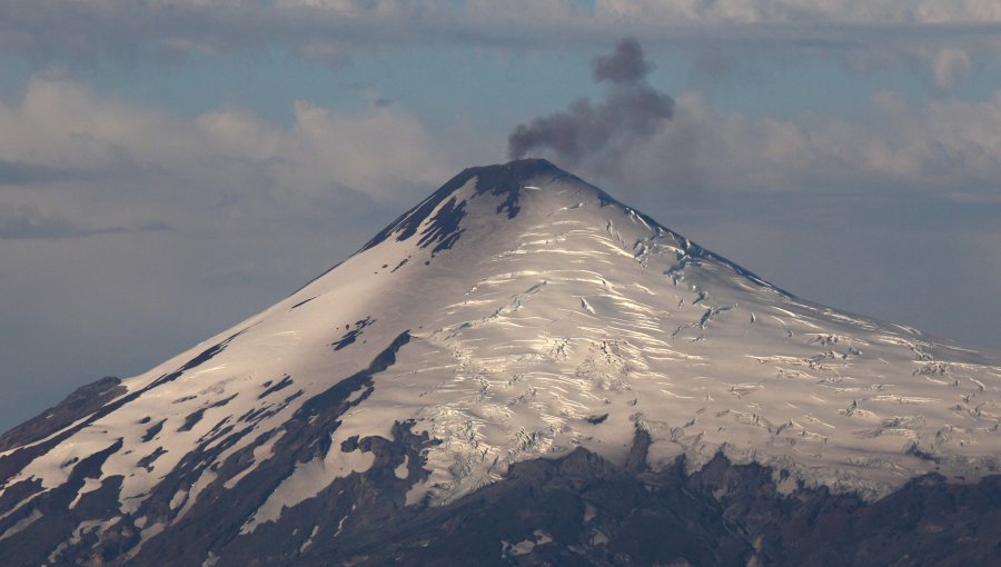 Sernageomin decretó alerta naranja en el volcán Villarrica