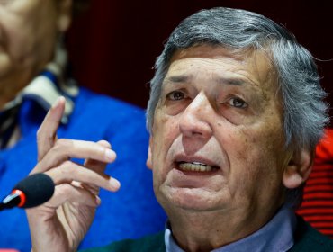 Lautaro Carmona lanza dura crítica al proceso constitucional: "Estamos construyendo una monstruosidad llamada Constitución"