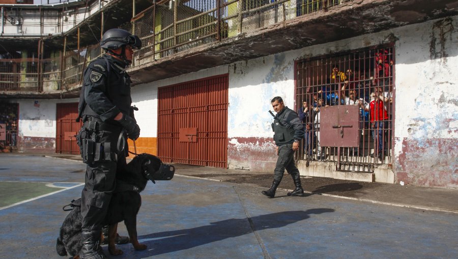 Radiografía a la población penal en Chile: 52 mil internos, de los cuales 19 mil son imputados y 7 mil extranjeros