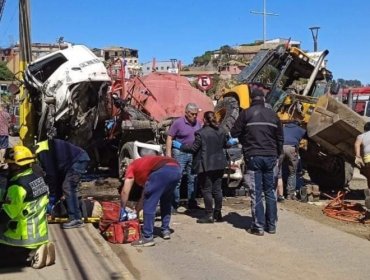 Una persona fallecida deja colisión entre camión aljibe de Bomberos y retroaexcavadora en Cartagena