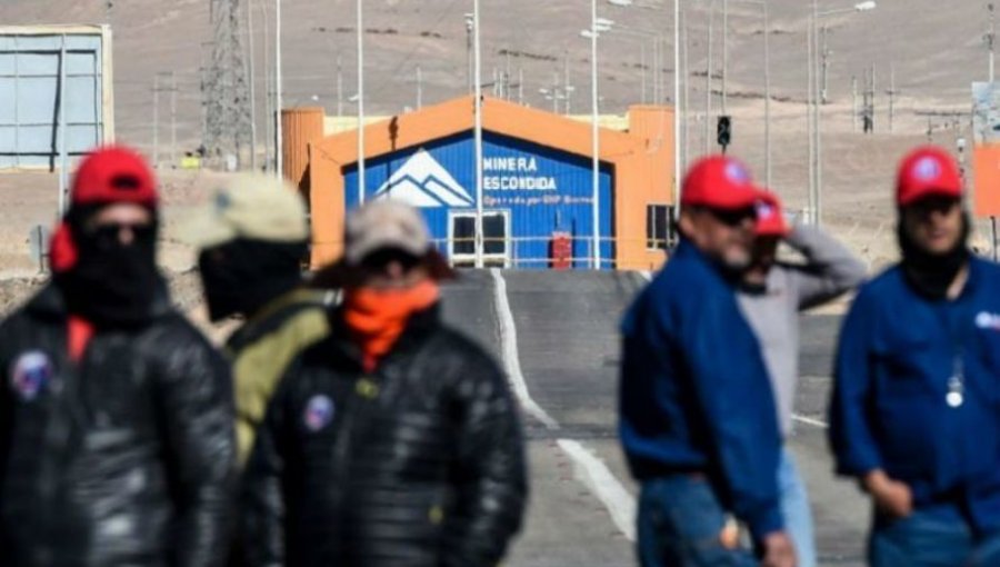 Trabajadores de Minera Escondida comienzan a votar posible huelga legal