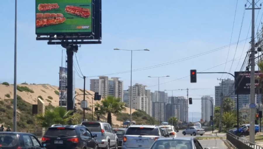 Contraloría da ultimátum al Municipio de Concón por publicidad ilegal en la vía pública