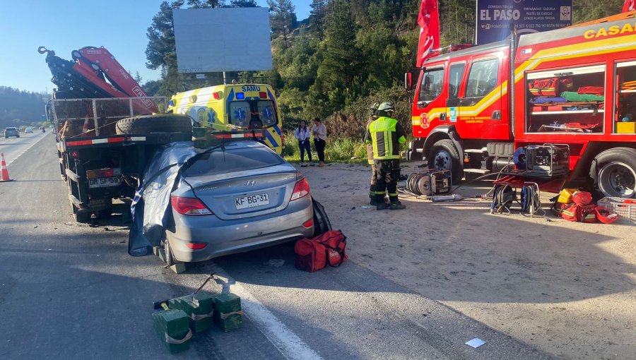 Un fallecido y tres lesionados dejó la colisión de alta energía entre un camión y un vehículo en la ruta 68 en dirección a Valparaíso