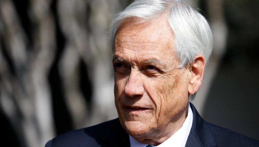 Expresidente Sebastián Piñera reiteró a medio español que en su gobierno sufrió un “golpe de Estado no tradicional"