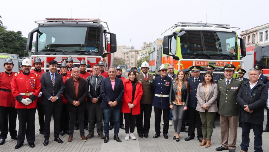 Bomberos de Valparaíso y Petorca recibieron carros forestales y multipropósito para combatir posibles emergencias