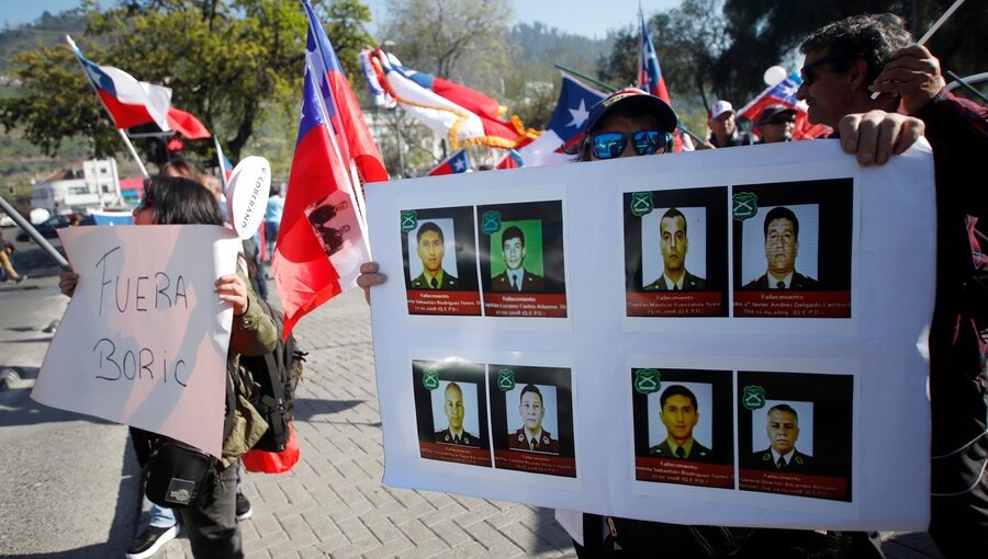 Carabineros impide a manifestación del Team Patriota llegar hasta La Moneda