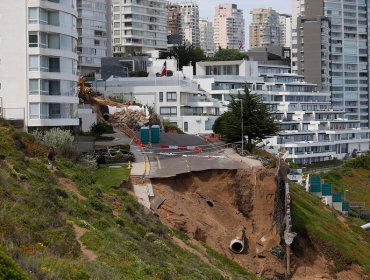 Hasta 14 meses podría tomar la reparación de socavones en Viña del Mar