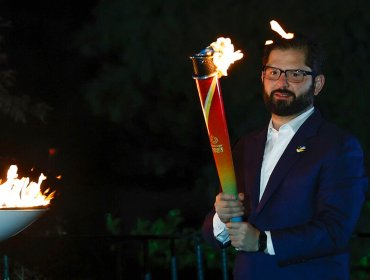 Presidente Boric recibió la antorcha de los Juegos Panamericanos Santiago 2023