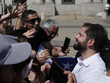 Encuesta Pulso Ciudadano: Sube la aprobación a Boric y aumenta la opción "En Contra" para nueva constitución