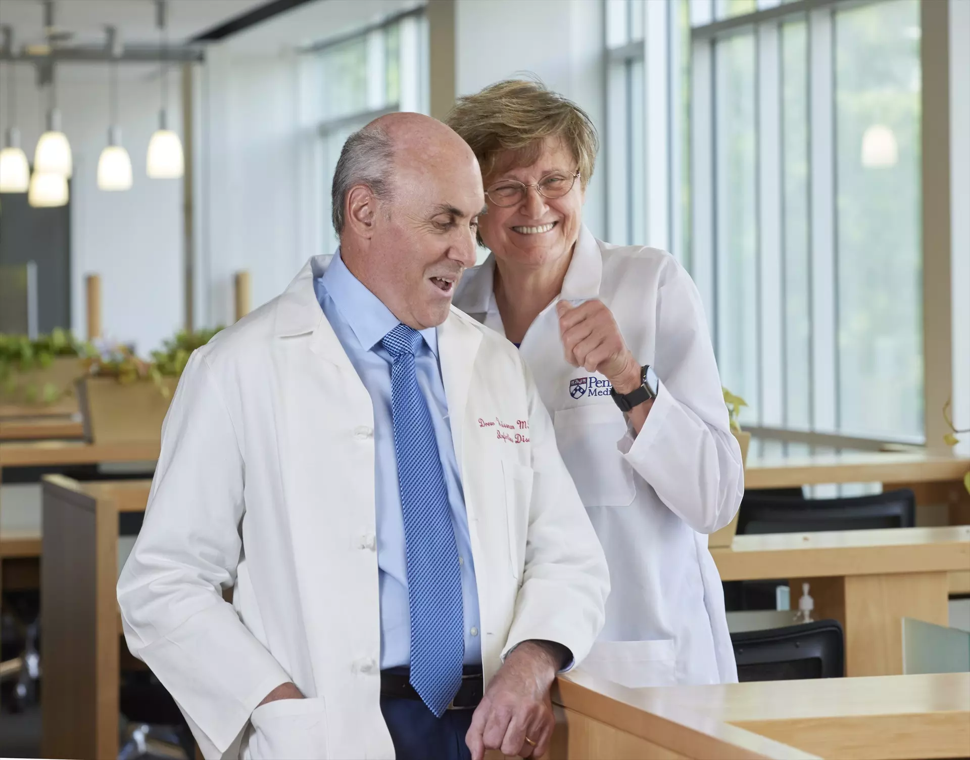 Premio Nobel de Medicina a investigadores que posibilitaron vacunas contra covid