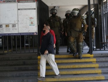 Carabineros allanó el Instituto Nacional por amenaza de atentado a la rectoría