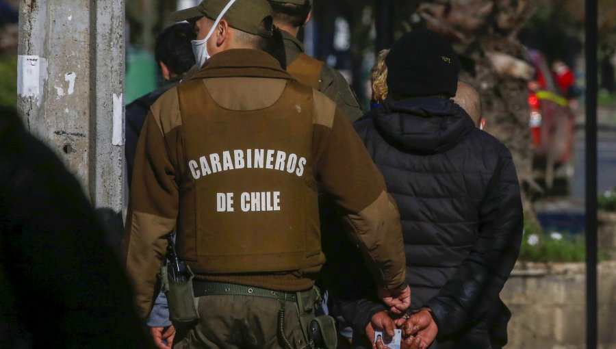 Cae banda juvenil que cometió dos violentos robos de vehículos en La Reina y Peñalolén