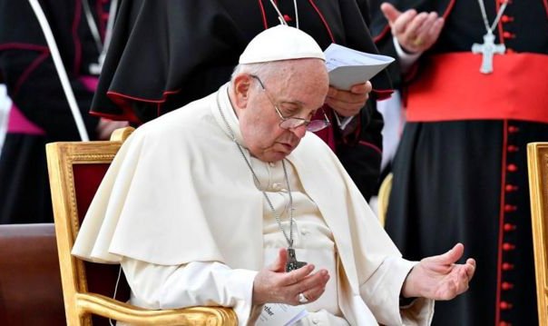 Papa Francisco se mostró abierto a que la Iglesia bendiga a parejas del mismo sexo