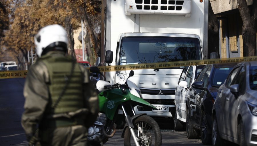 Retienen a conductor para robar camión con lácteos en Renca