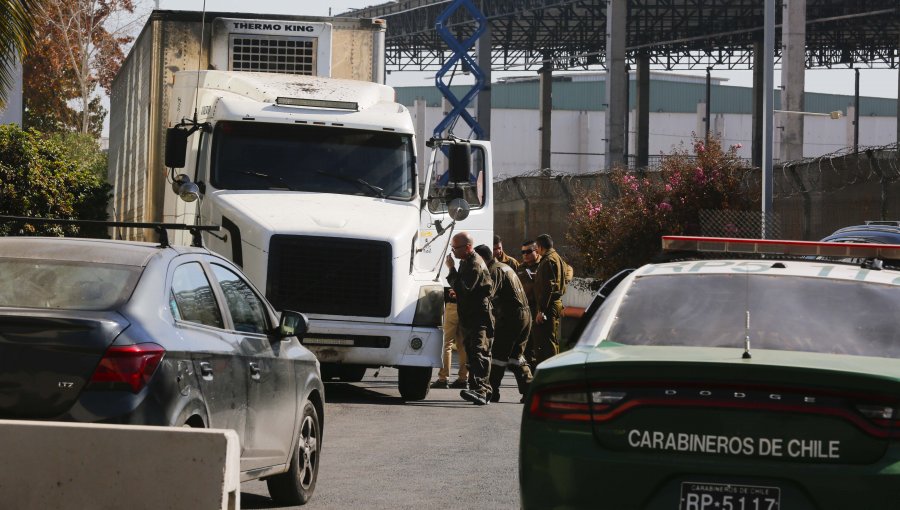 Denuncian que sujetos a rostro cubierto golpearon y secuestraron a conductor de camión en Valparaíso