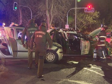 Vehículo particular choca contra carro policial que asistía a procedimiento en Recoleta