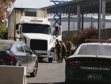 Denuncian que sujetos a rostro cubierto golpearon y secuestraron a conductor de camión en Valparaíso