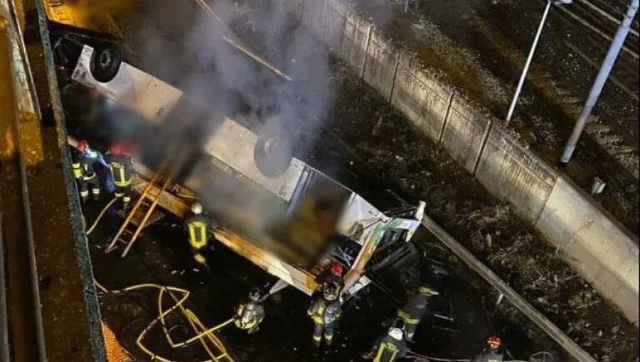 Tragedia en Italia: 21 muertos deja caída de un bus desde un puente cerca de Venecia